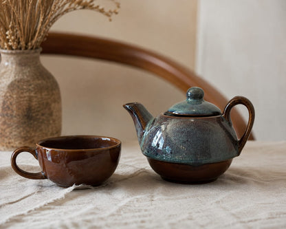 The Nesting Teas Set - Handcrafted ceramic teapot & Cup for One